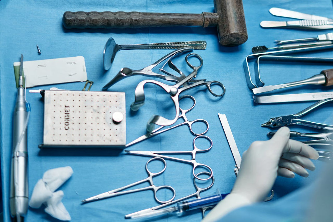 Comment dévisser un piercing trop serré ?